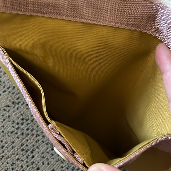 Madewell MWL crossbody purse, great for travel!  Used once - Picture 4 of 5